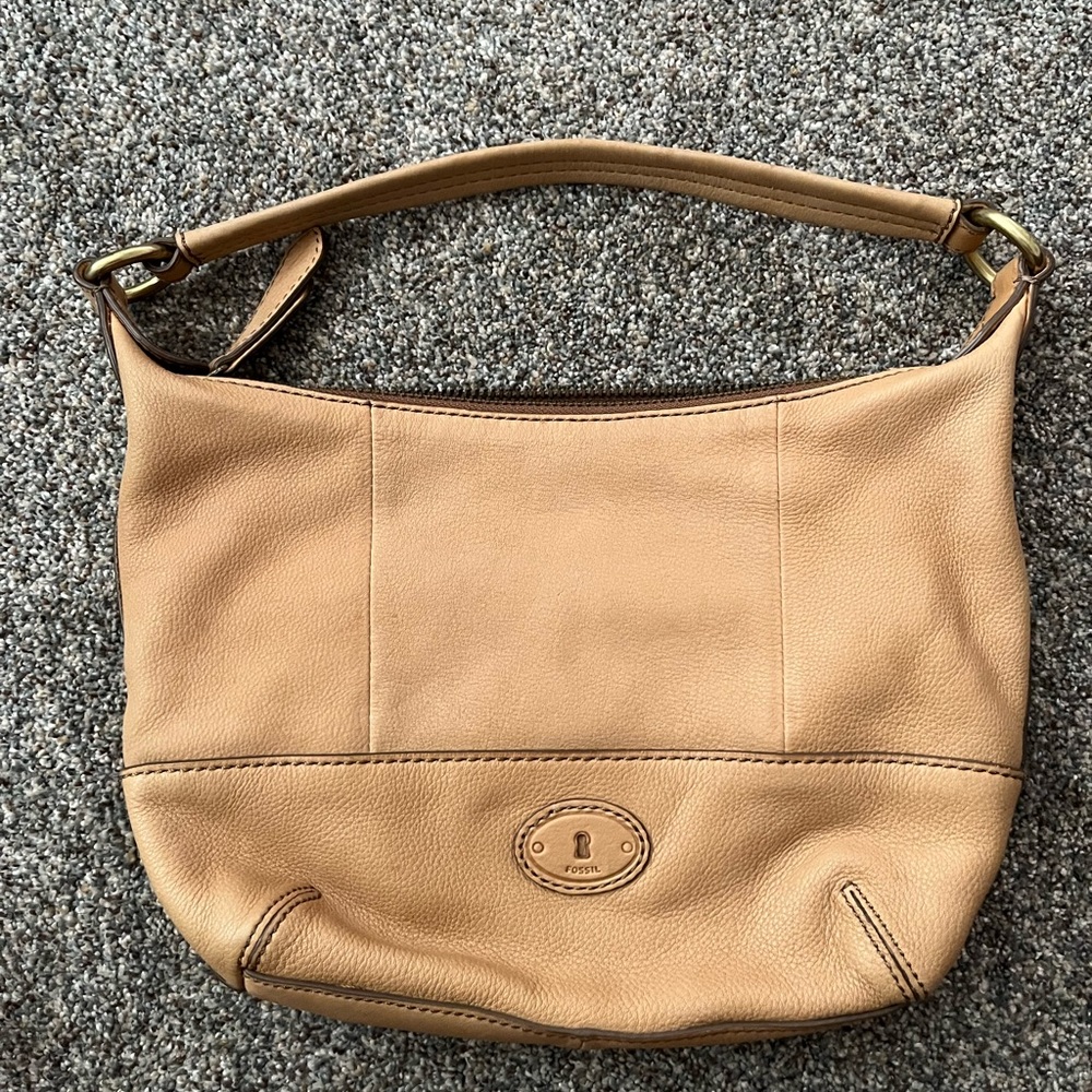 Fossil Tate tan pebble leather hobo bag with top zipper closure.